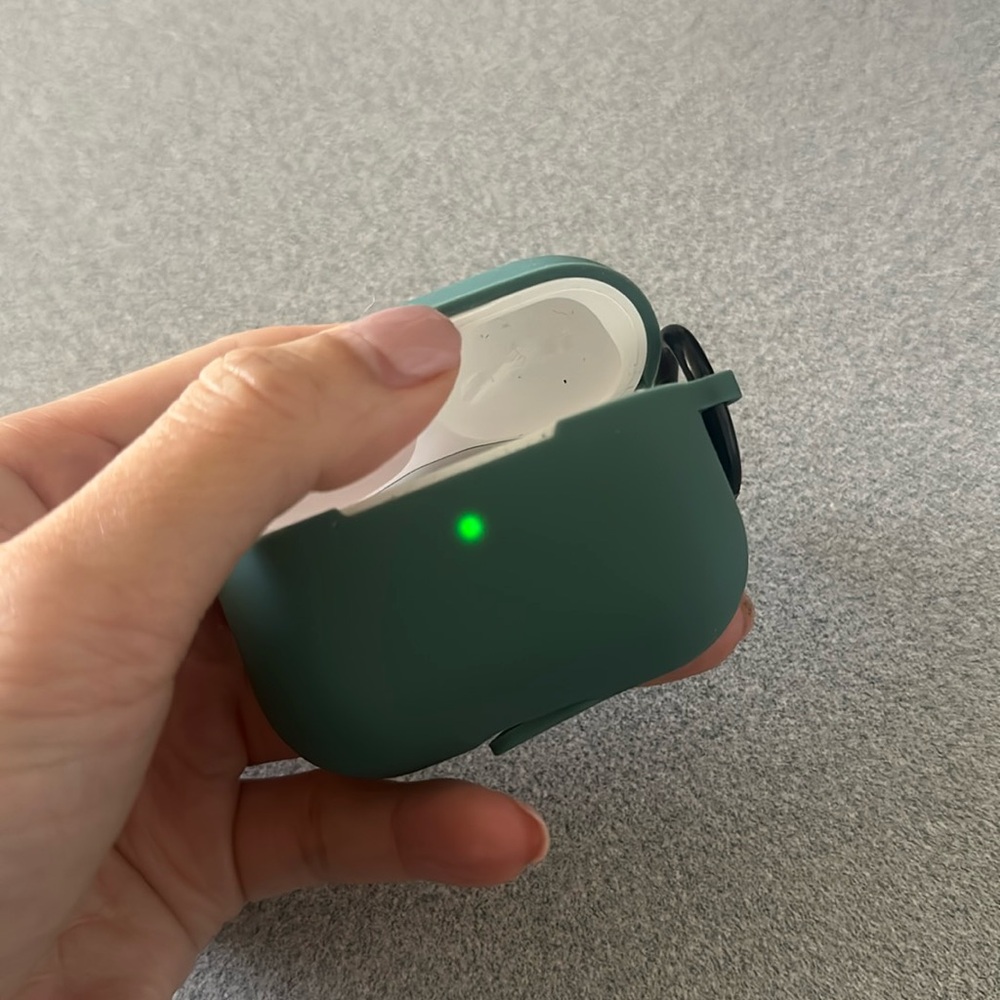 Apple airpod pro magsafe charger 2023